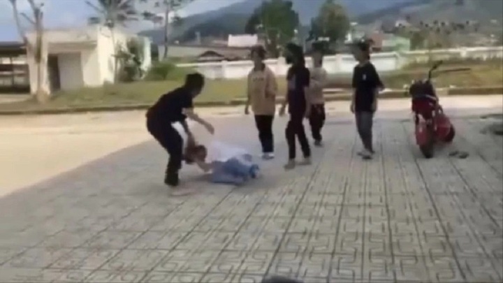 Xác minh clip nữ sinh ở Lâm Đồng bị bạn đánh, đưa lên mạng xã hội