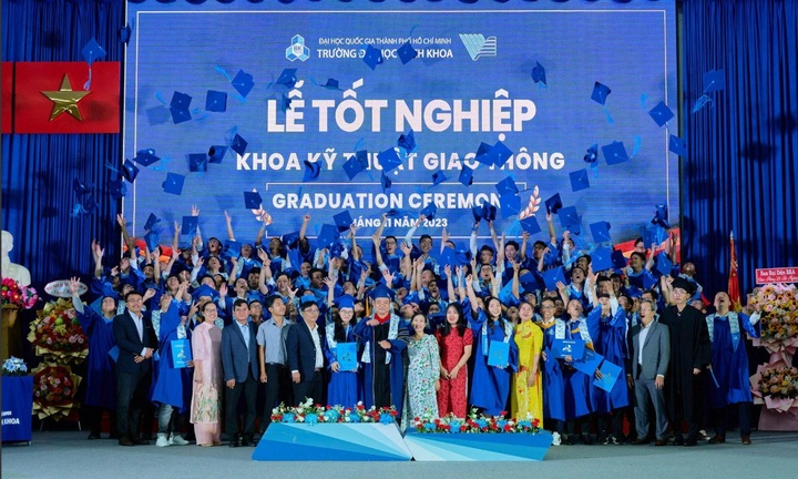 Nhiều sinh viên Trường đại học Bách khoa TP.HCM nhận tin vui về buổi lễ tốt nghiệp