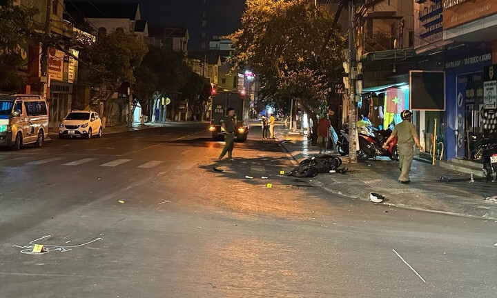 Tin tức tai nạn giao thông mới nhất ngày 24/4: Xe máy húc hông ô tô, 2 người thương vong