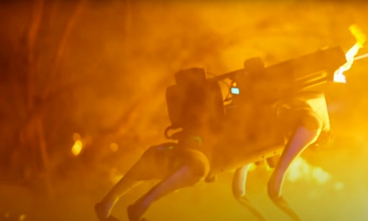 Cận cảnh chú chó robot gắn súng phun lửa của công ty Mỹ