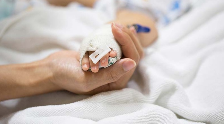 Bé gái 2 tháng tuổi mắc ho gà diễn biến nặng