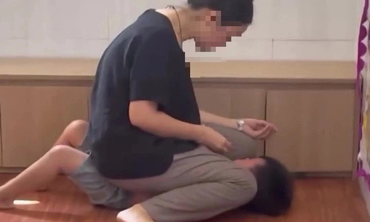 Vụ chủ nhóm lớp mầm non nghi đánh trẻ ở TP.HCM: Mẹ sốc, bật khóc khi xem clip