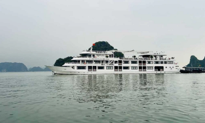 Đề nghị không cho tàu du lịch đón khách xem Carnaval Hạ Long trên biển