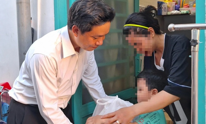 Mẹ bé trai bị cô giáo bạo hành ở nhóm lớp Tí Bo: 