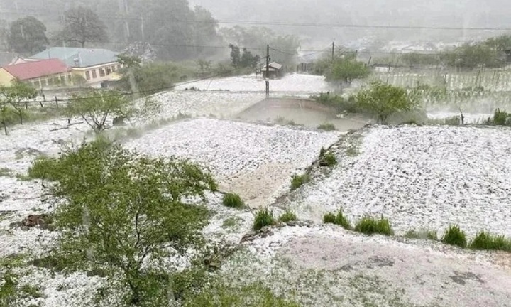Mưa đá trắng trời ở Sơn La và Hòa Bình, chuyên gia khí tượng cảnh báo gì?