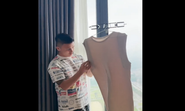 “Tình bể bình” khoảnh khắc Quang Hải tỉ mỉ khâu váy cho vợ
