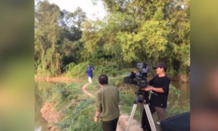 Video: Thích thú xem hậu trường cảnh bị chó đuổi của NSND Quốc Anh