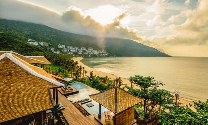 Top những khách sạn tại Đà Nẵng sở hữu bể bơi vô cực