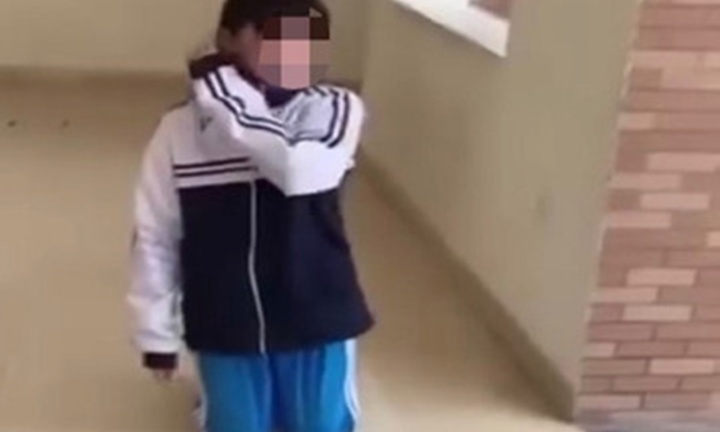 Nữ sinh lớp 7 tại Quảng Trị bị đánh hội đồng, bắt quỳ giữa nhà văn hóa