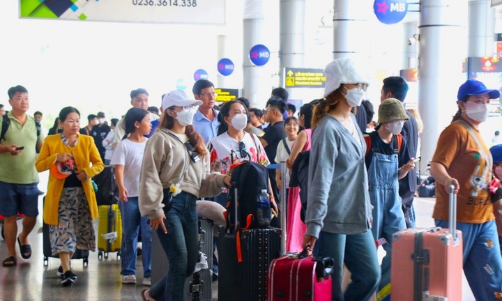 Tìm thấy chủ nhân chiếc túi chứa 300 triệu đồng bị bỏ quên ở sân bay Đà Nẵng