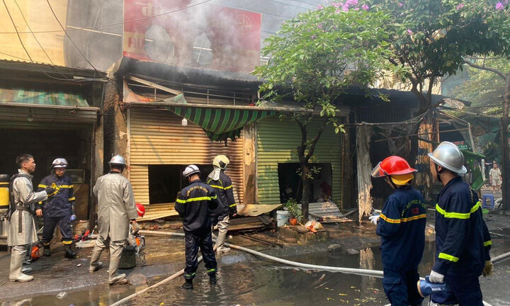 Hiện trường vụ cháy căn nhà cấp 4 bị thiêu rụi ở Hà Nội