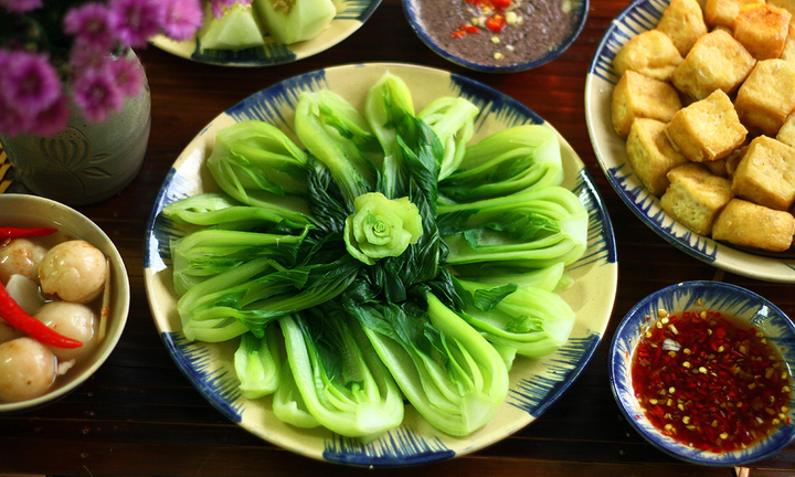 Hướng dẫn bà nội trợ mẹo luộc rau giữ được màu xanh