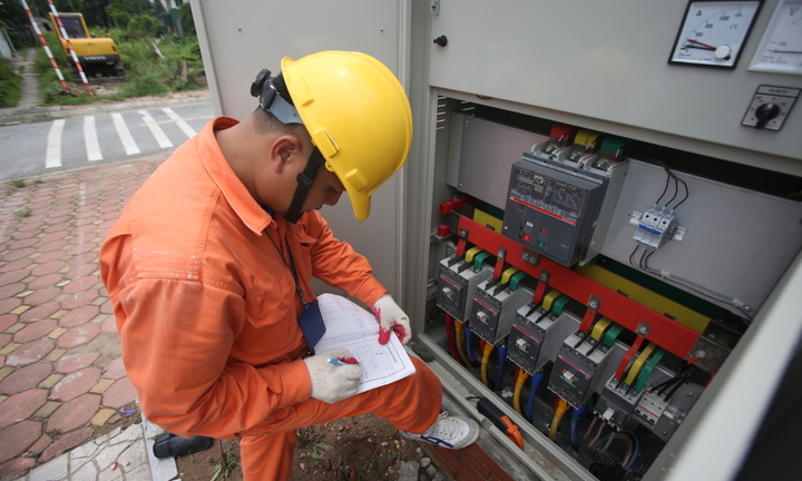 Những chính sách có hiệu lực từ tháng 5: Điều chỉnh giá điện 3 tháng/lần    