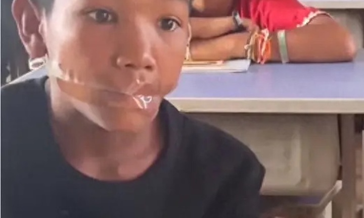 Nữ giáo viên dùng băng dính... dán miệng học sinh, gây xôn xao dư luận