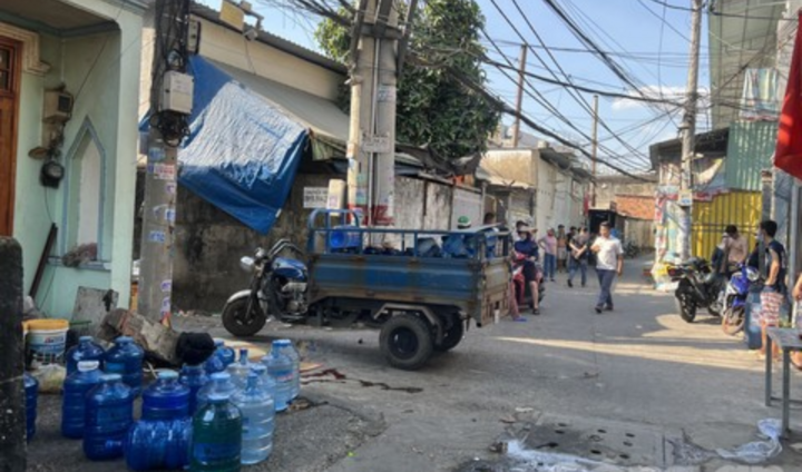 Xe ga bác chở nước lật nhào, người đàn ông tử vong thương tâm