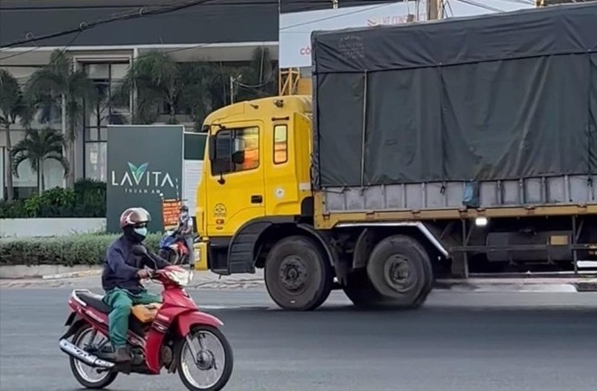 Tin tức tai nạn giao thông mới nhất ngày 4/5: Nữ công nhân bị xe tải đâm tử vong