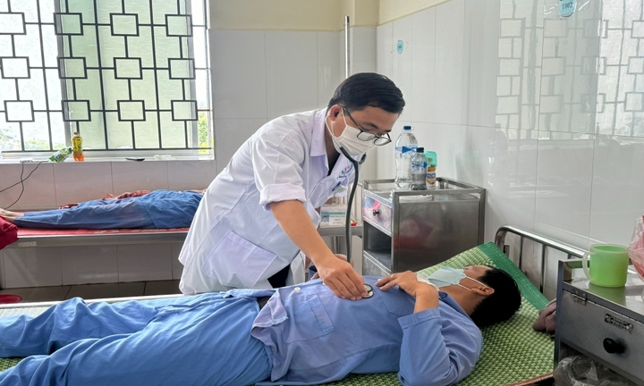 Quảng Ngãi: 5 người trong cùng một gia đình nhập viện sau khi ăn cá nóc