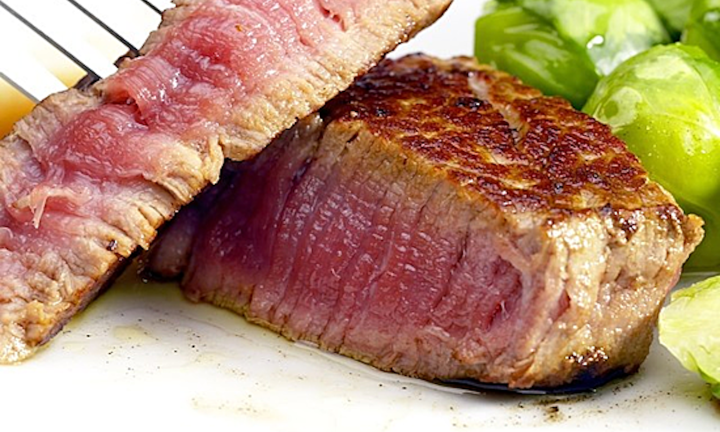 Có nên ăn thịt bò tái?