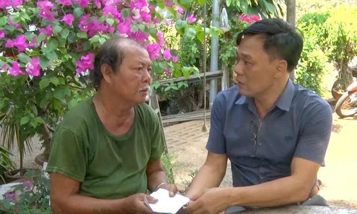 Tin thời sự nóng mới nhất ngày 7/5: Trao tiền cho gia đình bé bị rơi xuống giếng