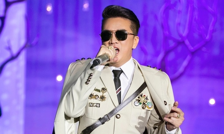 Bộ Văn hóa nói gì vụ Đàm Vĩnh Hưng cài huy hiệu 'lạ' khi biểu diễn?