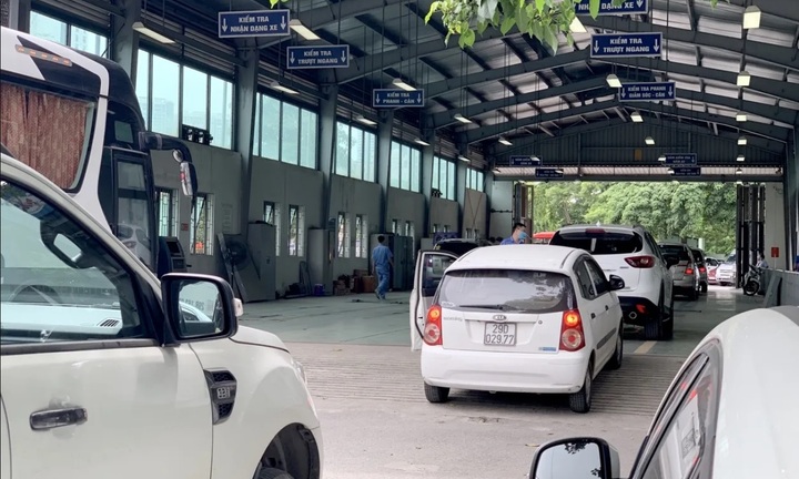 Từ 15/6, xe ô tô đăng kiểm lần đầu phải đóng các loại phí gì?