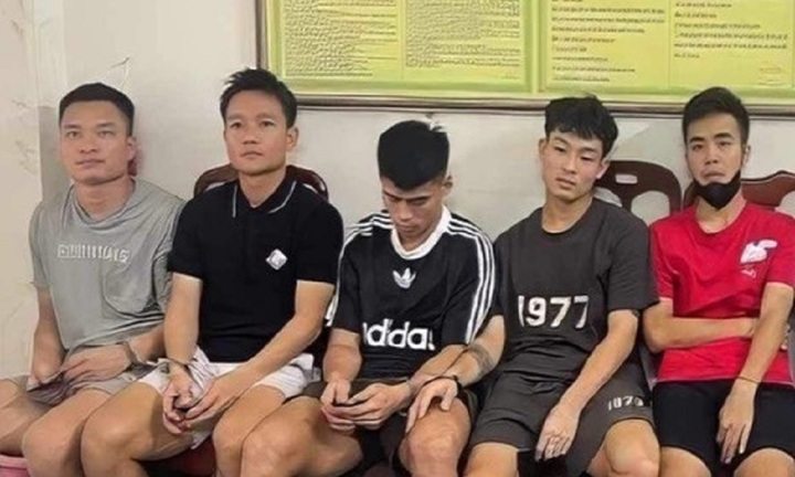 Thông tin mới vụ 5 cầu thủ sử dụng ma tuý cùng 5 cô gái trong khách sạn