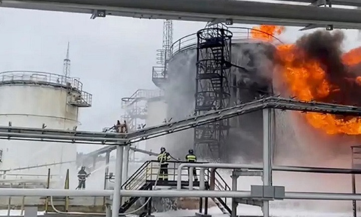 UAV Ukraine vượt hơn 1.000km tấn công lãnh thổ Nga