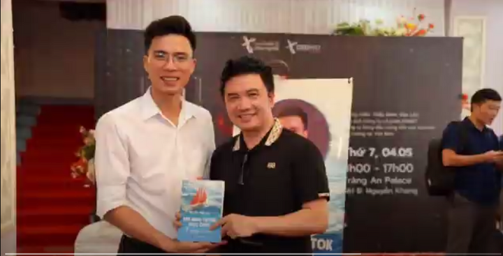 Lễ kí tặng sách Bán hàng TikTok thực chiến, 7 ngày có đơn 