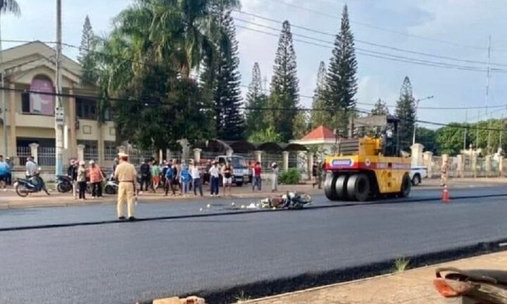 Tai nạn giao thông ở Gia Lai, bé trai 6 tuổi bị xe lu cán tử vong