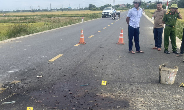 Người đàn ông mất mạng vì ném quả đạn cối xuống đường gây nổ