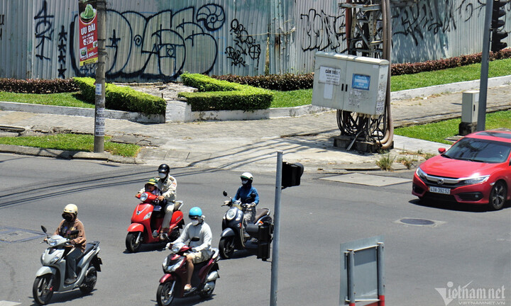 Hình vẽ graffiti đang gây mất mỹ quan độ thị tại Đà Nẵng