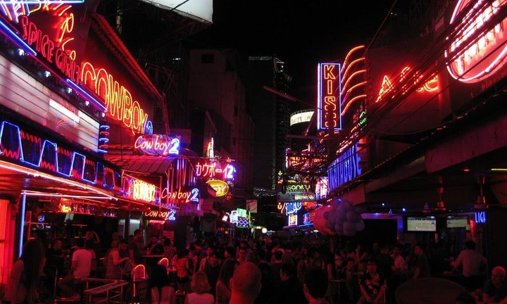 Kinh nghiệm vui chơi khu phố đèn đỏ tại Bangkok