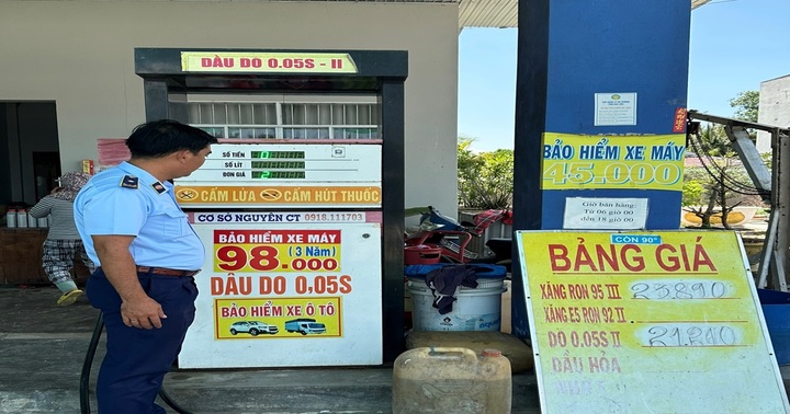 Không treo biển hiệu đúng quy định, một doanh nghiệp xăng dầu bị xử phạt