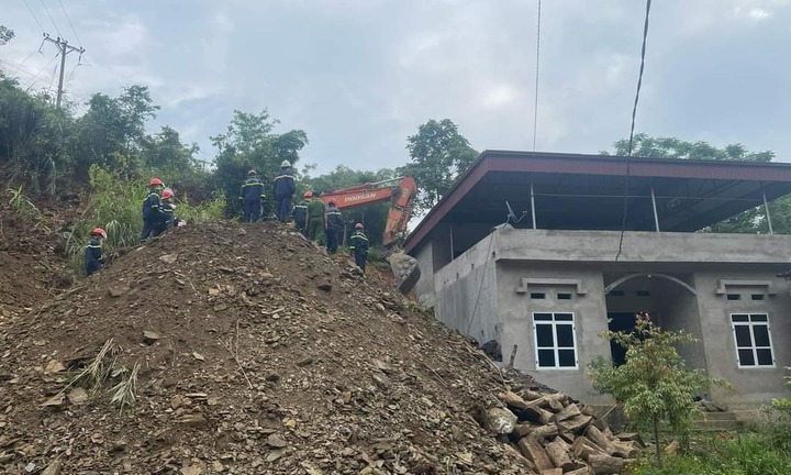 Vụ sạt lở vùi lấp 3 người ở Bắc Kạn: Hiện chưa rõ tình trạng sức khỏe