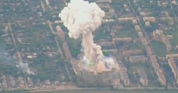 Nga phóng bom nhiệt áp 1,5 tấn tập kích điểm tập kết của Ukraine