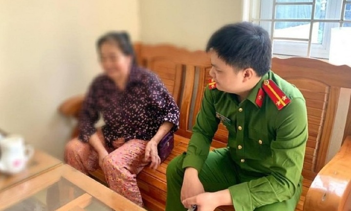 Phát hiện vợ giấu gia đình định chuyển 300 triệu cho người lạ, chồng báo công an