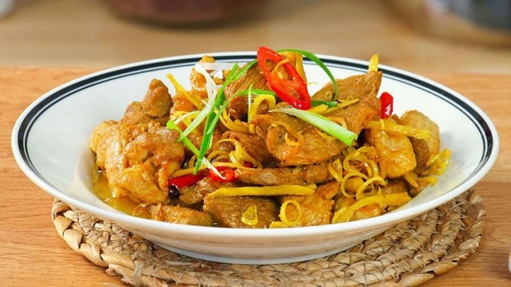 Cách làm món gà xào sả ớt thơm ngon đậm đà