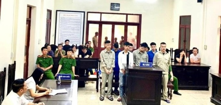 Hiếp dâm tập thể cô gái, 8 