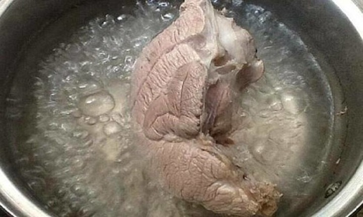 Nước luộc thịt có ăn được không?