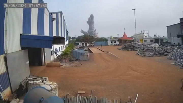 Khoảnh khắc nổ lớn tại nhà máy sản xuất chất nổ, 7 người thương vong