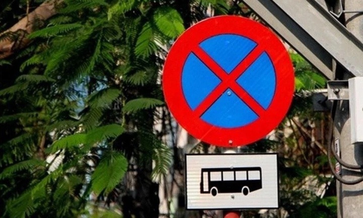 Phân biệt biển báo cấm dừng xe và cấm đỗ xe