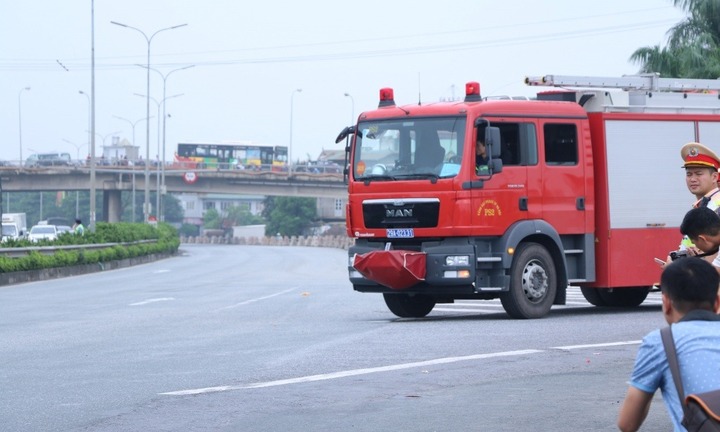 Xe cứu hỏa có sai luật khi đi ngược chiều trên cao tốc?