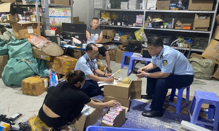 Hà Nội: Phát hiện, thu giữ lượng lớn bút giả mạo nhãn hiện Thiên Long