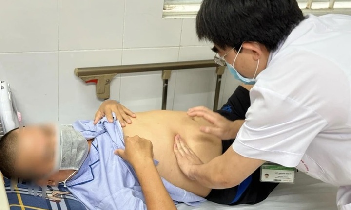 Người đàn ông mang ổ sán lá gan lớn chỉ vì nghiện ăn rau sống