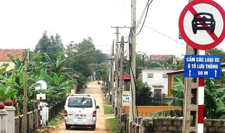 Chính quyền xã có quyền dựng biển cấm ô tô đi vào địa phận?