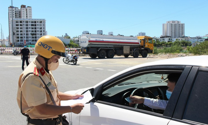 Hành vi chống đối, cản trở và gây nguy hiểm cho CSGT bị xử lý ra sao?
