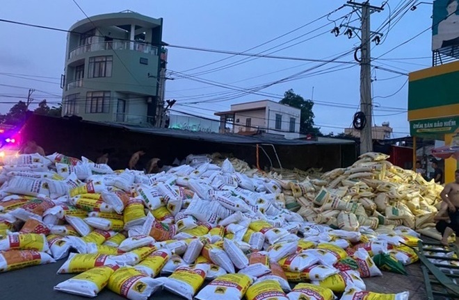 Tin tức tai nạn giao thông mới nhất ngày 30/5: Lật xe tải, một người bị thương