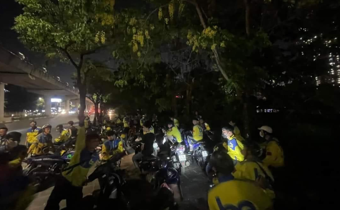 Hà Nội: Giải tán đám đông xe ôm công nghệ tụ tập đánh nhau