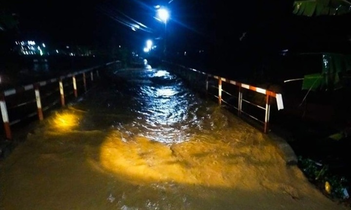 Hai anh em ruột ở Lào Cai bị mưa lũ cuốn trôi khi đi làm đồng về 