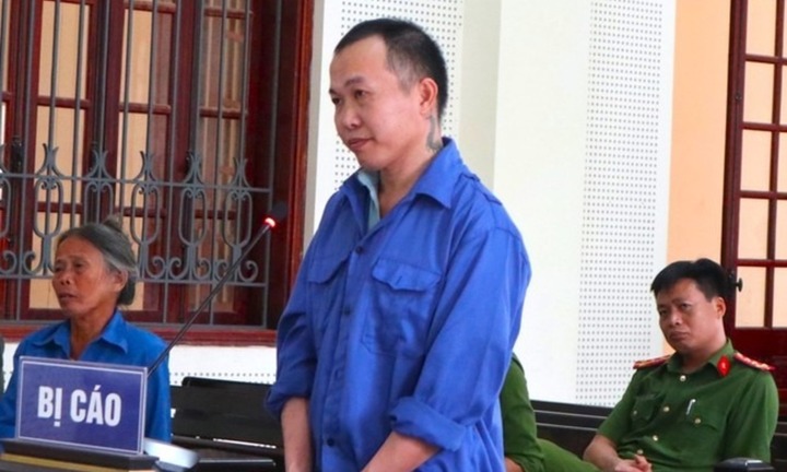 Xét xử người đàn ông nổ súng bắn hàng xóm tử vong vì nghe con nói bị đánh